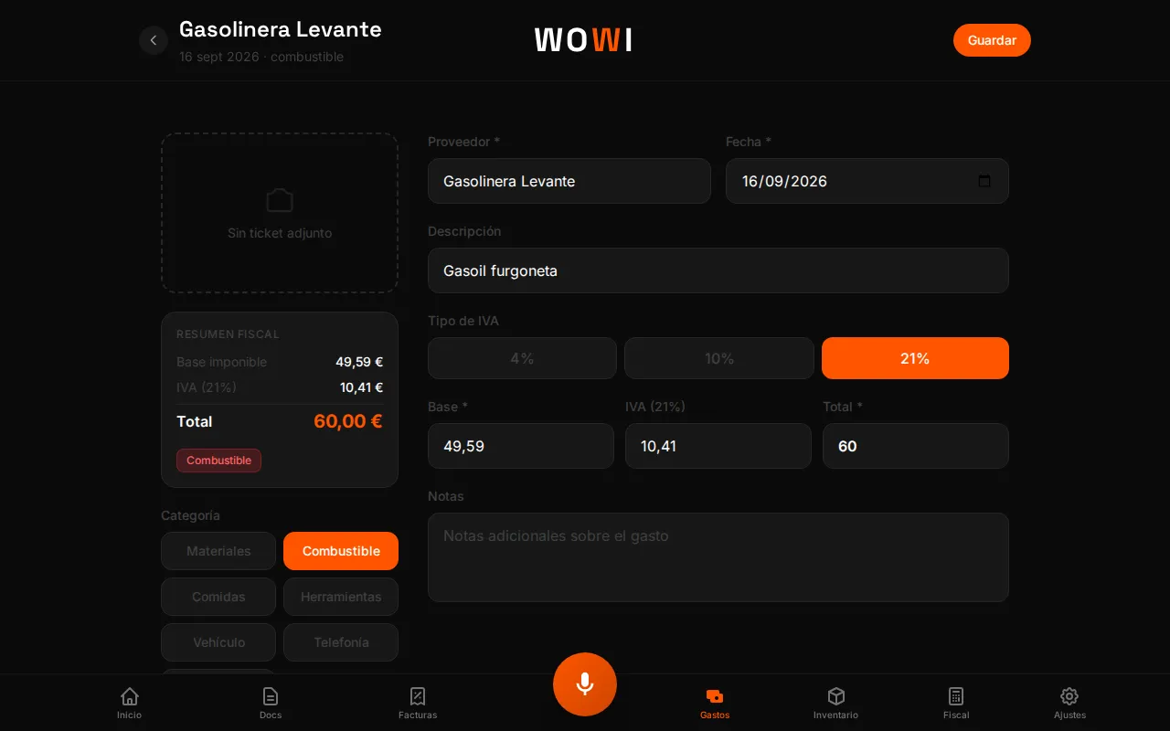Ficha de un gasto de combustible en WOWI con base imponible 49,59 €, IVA del 21 % de 10,41 € y total de 60,00 € (datos de demostración)
